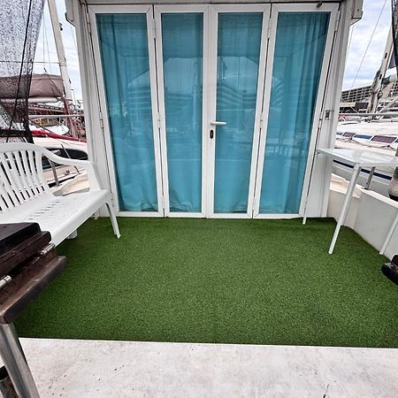 Wonderful Boat For Families And Friends Hotell Sant Adria de Besos Eksteriør bilde
