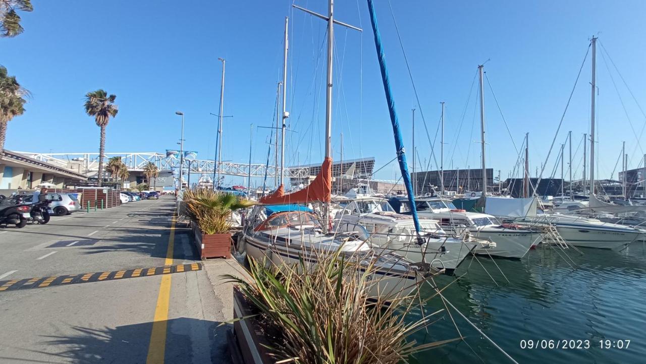 Wonderful Boat For Families And Friends Hotell Sant Adria de Besos Eksteriør bilde